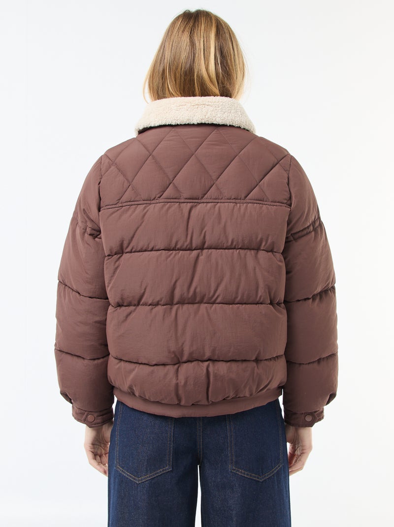 Piumino imbottito con collo effetto montone Marrone - Kiabi