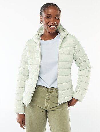 Piumino leggero con cappuccio tinta unita