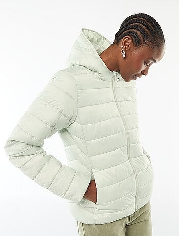 Piumino leggero con cappuccio tinta unita