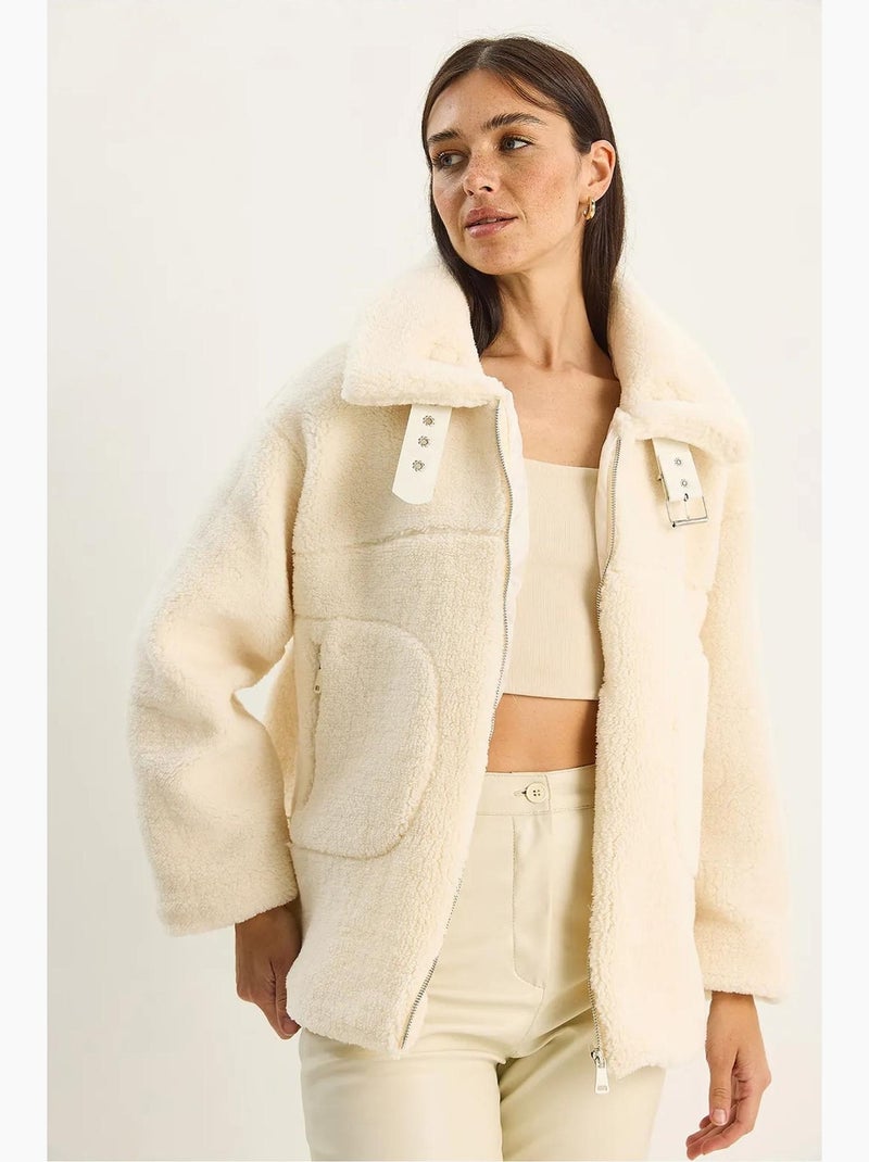 Piumino oversize in maglia peluche con chiusura a zip lucci Crema - Kiabi