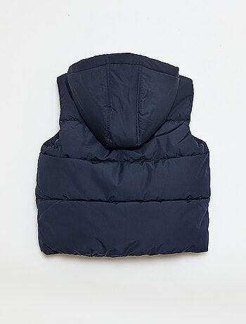 Piumino smanicato con cappuccio