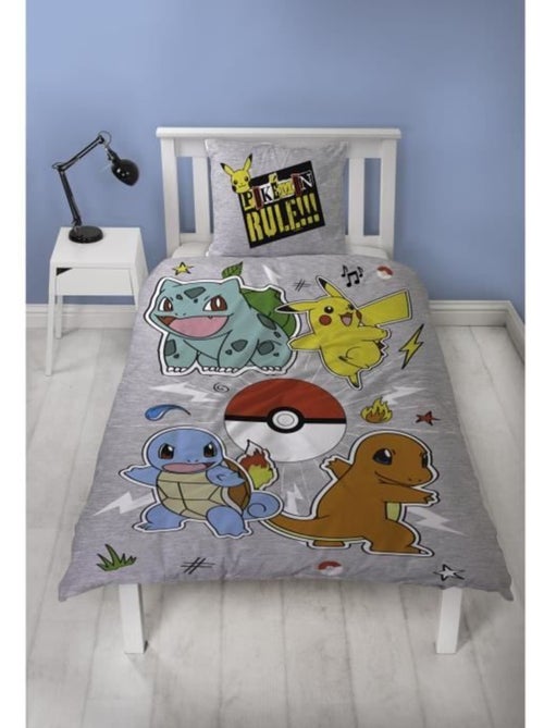 Pokémon, Completo Letto Bambino Reversibile, Pikachu Evolution, Copripiumino 140x200 cm 63x63 - Kiabi Pokémon, Completo Letto Bambino Reversibile, Pikachu Evolution, Copripiumino 140x200 cm 63x63 - Kiabi