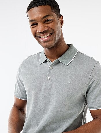 Polo con ricamo sul petto