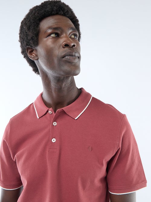Polo in cotone tinta unita da uomo con colletto classico - Kiabi Polo in cotone tinta unita da uomo con colletto classico - Kiabi