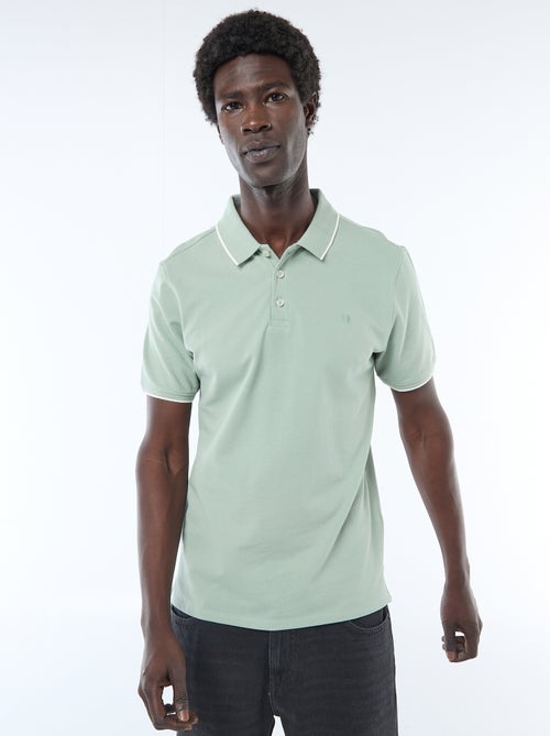 Polo in cotone tinta unita da uomo con colletto classico - Kiabi Polo in cotone tinta unita da uomo con colletto classico - Kiabi