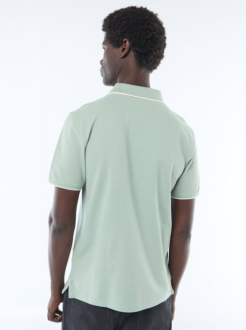 Polo in cotone tinta unita da uomo con colletto classico - Kiabi Polo in cotone tinta unita da uomo con colletto classico - Kiabi