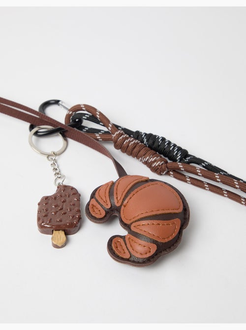 Portachiavi con charm a forma di croissant, mo fashion - Kiabi Portachiavi con charm a forma di croissant, mo fashion - Kiabi