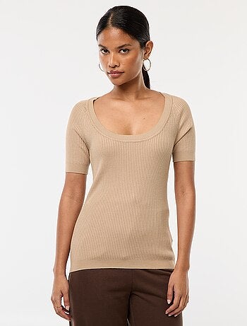 Pullover a coste con maniche corte e scollo tondo lento