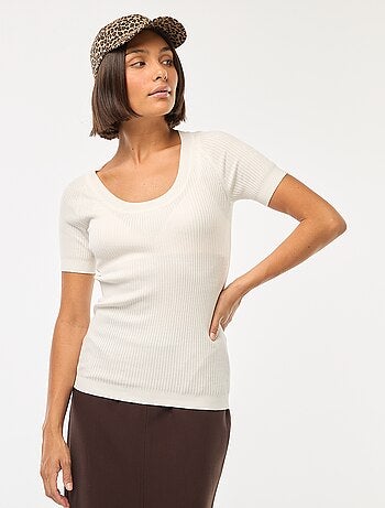 Pullover a coste con maniche corte e scollo tondo lento