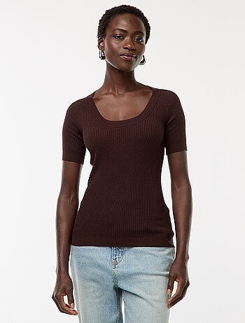 Pullover a coste con maniche corte e scollo tondo lento
