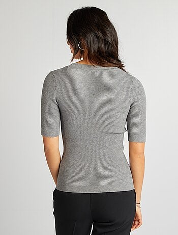 Pullover a coste con maniche corte