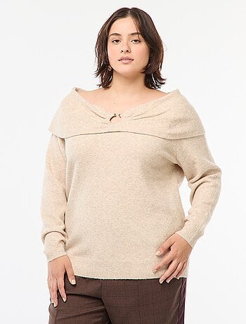 Pullover con scollo bardot e dettaglio sul petto