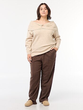 Pullover con scollo bardot e dettaglio sul petto