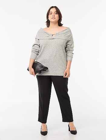 Pullover con scollo bardot e dettaglio sul petto
