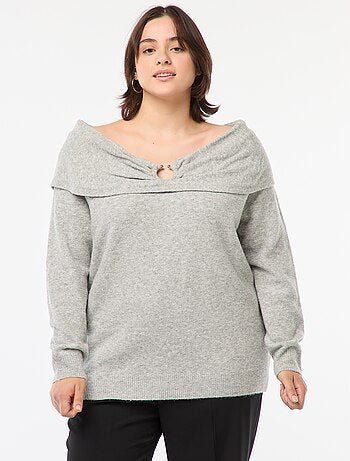 Pullover con scollo bardot e dettaglio sul petto