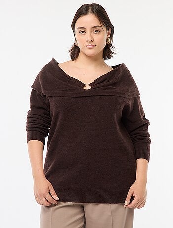 Pullover con scollo bardot e dettaglio sul petto
