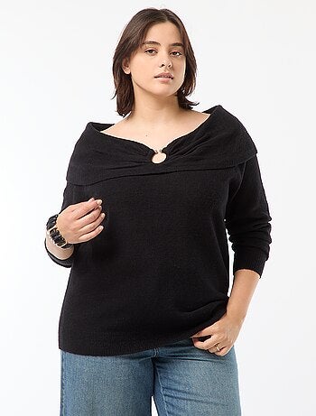 Pullover con scollo bardot e dettaglio sul petto