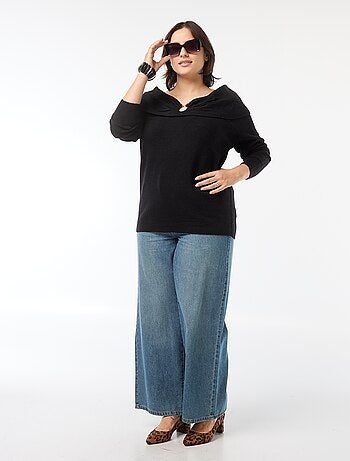 Pullover con scollo bardot e dettaglio sul petto