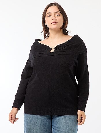Pullover con scollo bardot e dettaglio sul petto