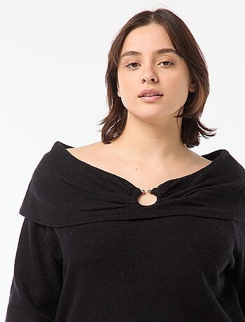Pullover con scollo bardot e dettaglio sul petto