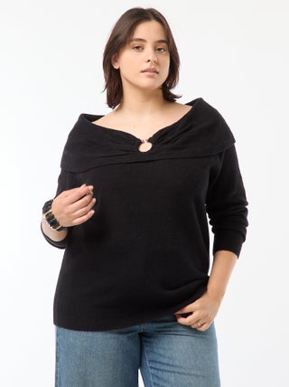 Pullover con scollo bardot e dettaglio sul petto