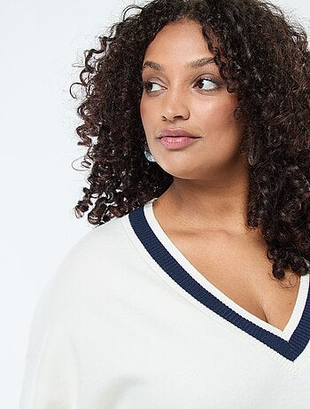 Pullover Scollo a V in Maglia Spessa con Profili