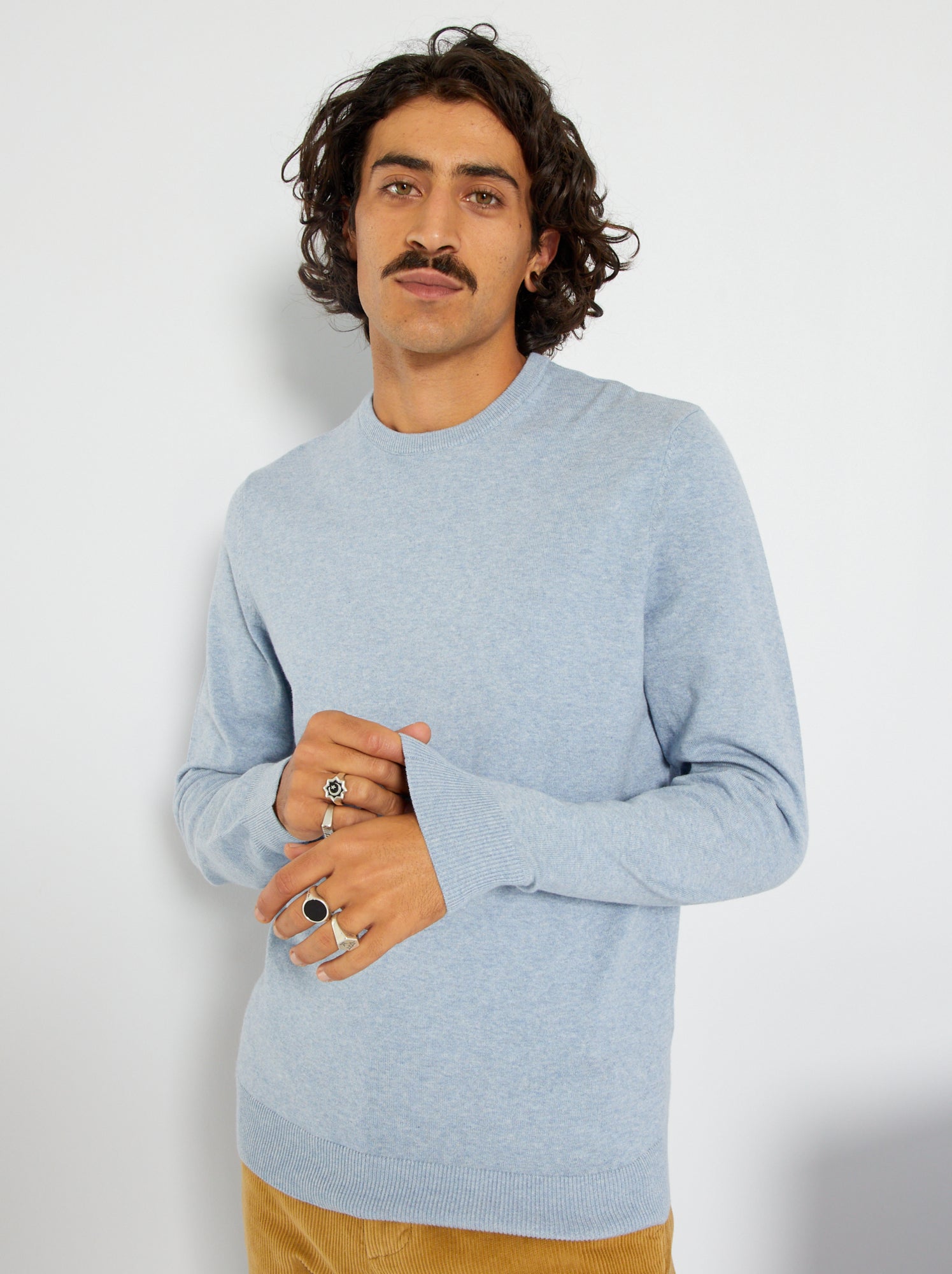 Pullover con scollo a V. Regole di stile e abbinamenti | GQ Italia