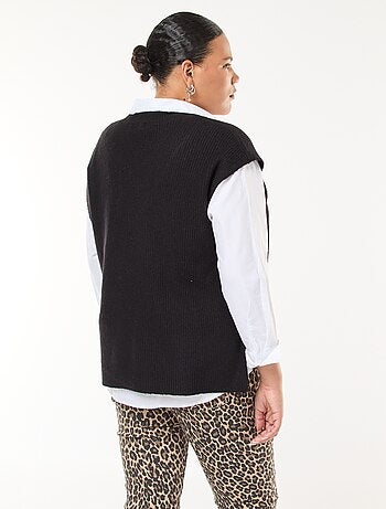 Maglia smanicata tinta unita in maglia tricot