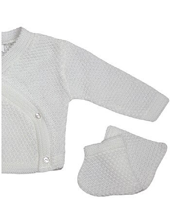 Questo set di cardigan, berretto e scarpine in maglia di Les Chatounets