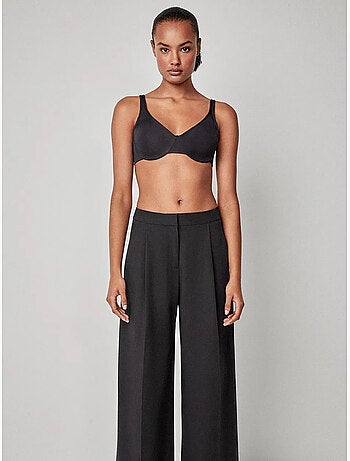 Reggiseno capienza con ferretto e senza imbottitura.