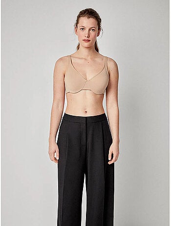 Reggiseno capienza con ferretto e senza imbottitura.