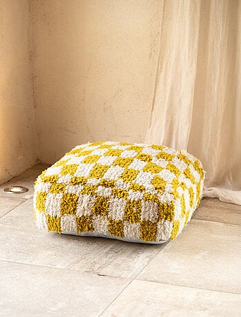 Rivestimento del pouf a scacchiera in lana