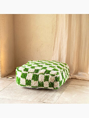 Rivestimento del pouf a scacchiera in lana