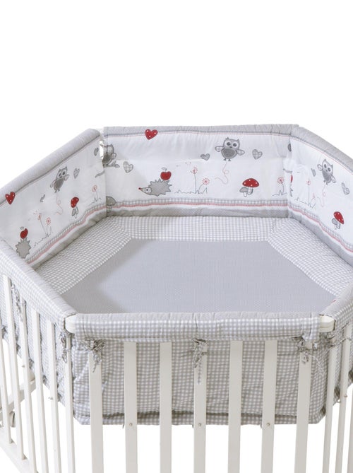 ROBA Box bébé esagonale in legno "Adam & Eule" + tappeto e ruote con freno – bianco - Kiabi