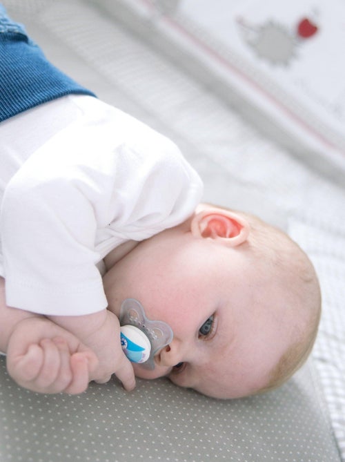 ROBA Box bébé esagonale in legno "Adam & Eule" + tappeto e ruote con freno – bianco - Kiabi