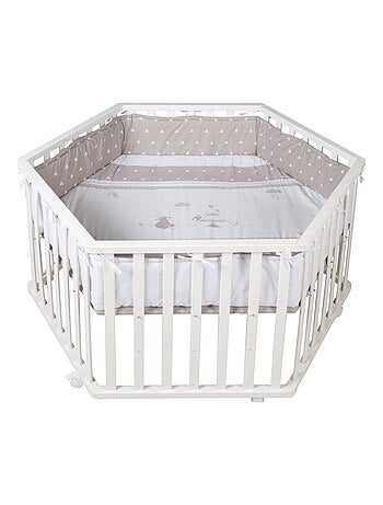 ROBA Box bébé esagonale in legno "Indibear" + tappeto e ruote con freno – bianco