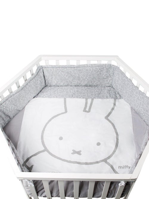 ROBA Box bébé esagonale in legno "Miffy" + tappeto – altezza regolabile – bianco - Kiabi ROBA Box bébé esagonale in legno "Miffy" + tappeto – altezza regolabile – bianco - Kiabi