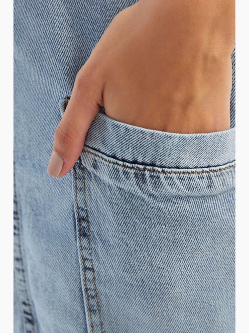 Salopette corta in denim con tasche hiccup - Kiabi Salopette corta in denim con tasche hiccup - Kiabi