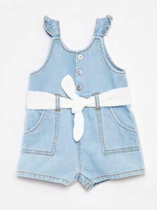 Salopette shorts in denim con spalline e cintura