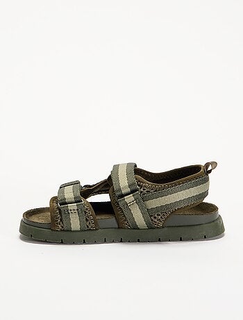 Sandali a doppia fascia con strappo