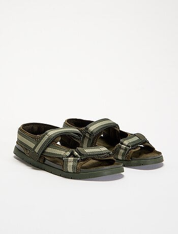 Sandali a doppia fascia con strappo