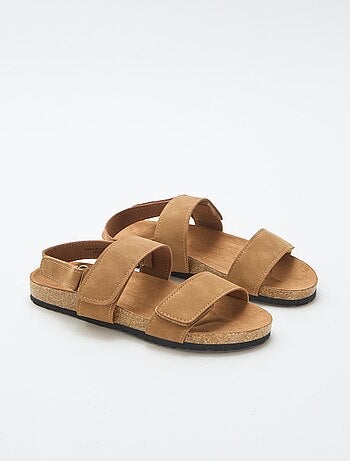 Sandali a doppia fascia con strappo