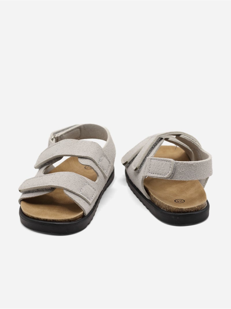 Sandali con chiusura a velcro Grigio - Kiabi