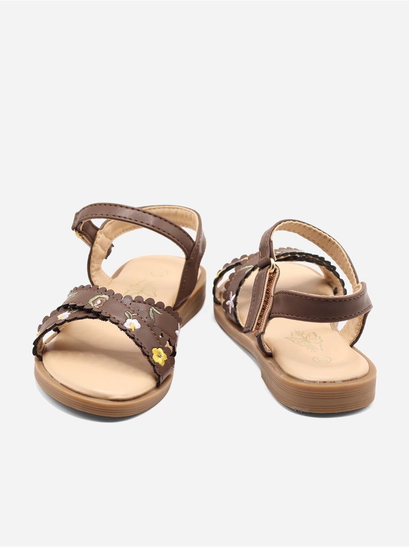 Sandali con chiusura a velcro Marrone - Kiabi