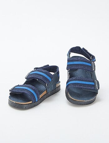 Sandali con chiusure a strappo