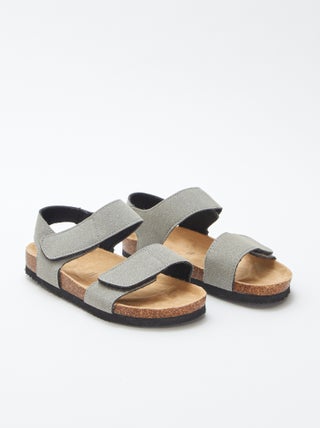 Sandali con chiusure a strappo