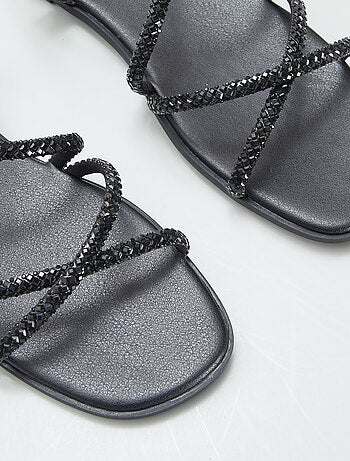 Sandali con cinturini incrociati e strass
