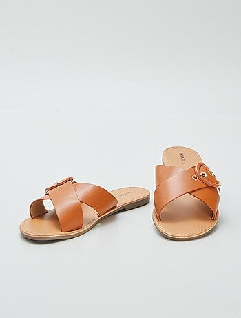 Sandali con cinturini incrociati