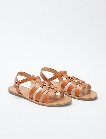 Sandali con dettagli metallizzati
