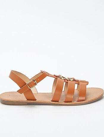 Sandali con dettagli metallizzati